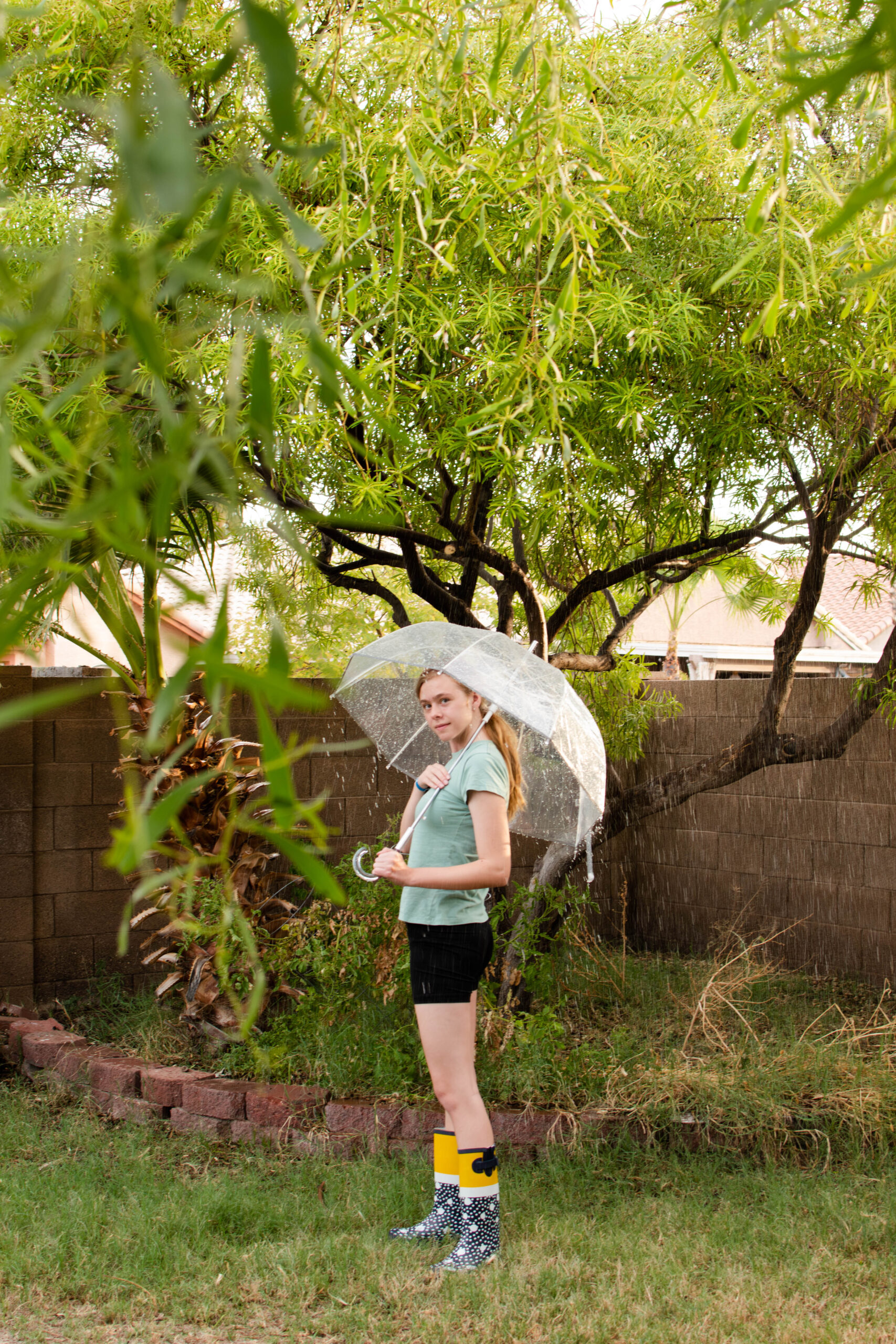 beautiful teen girl umbrella photoshoot