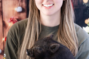 A Christmas Barnyard Bash: Capturing Adorable Moments at the Waddell Farmers Market